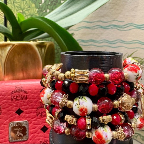 NWOT Elegant Floral Red Black and Gold Beaded Bracelet Set - Picture 1 of 4